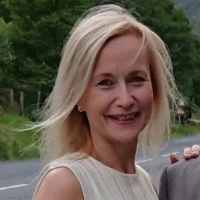 Nicola Oliver